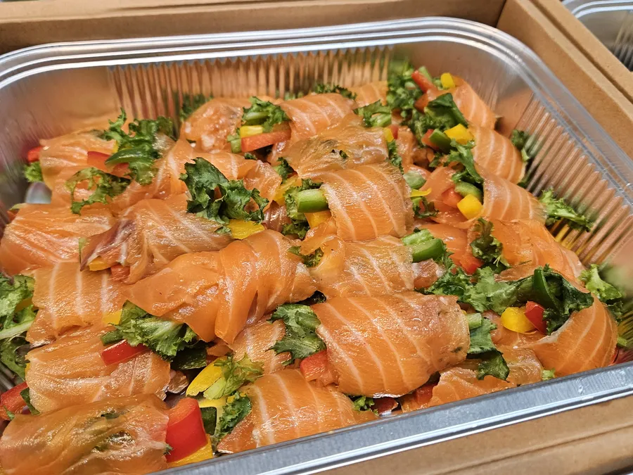 칠순잔치케이터링 연어 롤 채소 곁들임 접시 서울