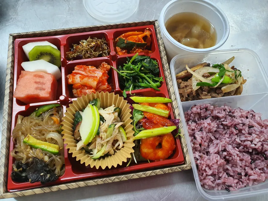 회의도시락 칸 구분 한식 반찬 잡곡밥 국 서울 사무실