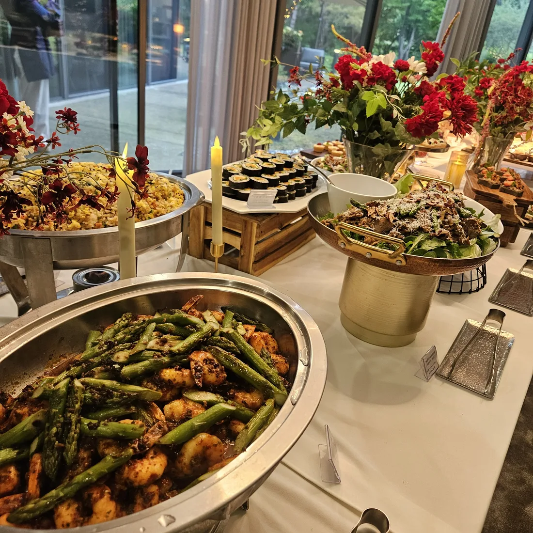 송년회케이터링 저녁 통유리창 앞 buffet 세팅 서울